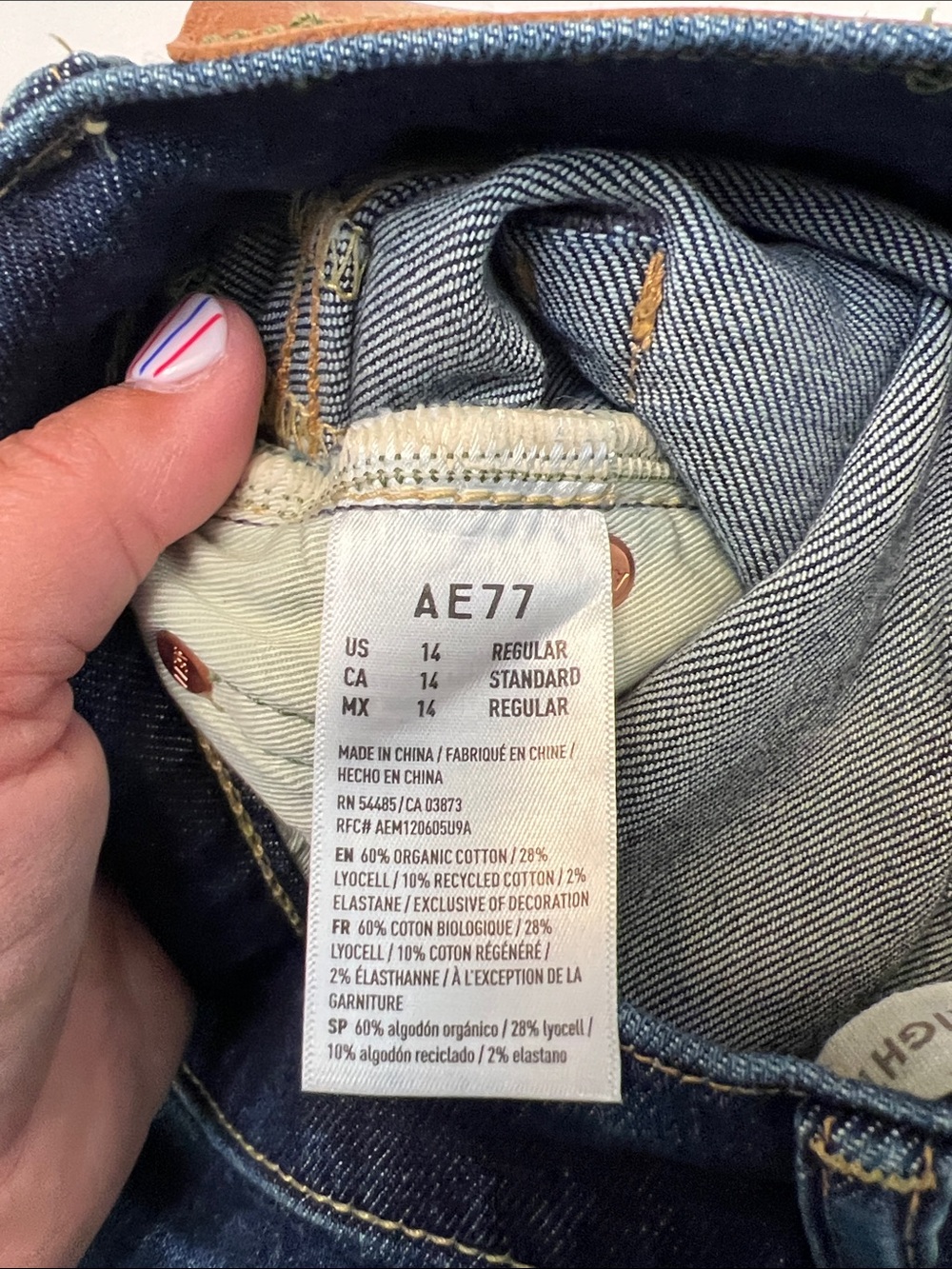 AE 77 AMERICAN EAGLE PREMIUM STRAIGHT CROP BUTTON FLY DENIM JEANS SIZE 14 - Picture 13 of 16